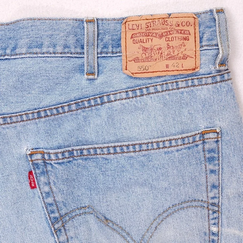 Levi's 550 Relaxed Fit Mens Light Wash Blue Denim Shorts W42 Distressed